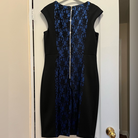 Jax Lace Formal Dress - Picture 2 of 4